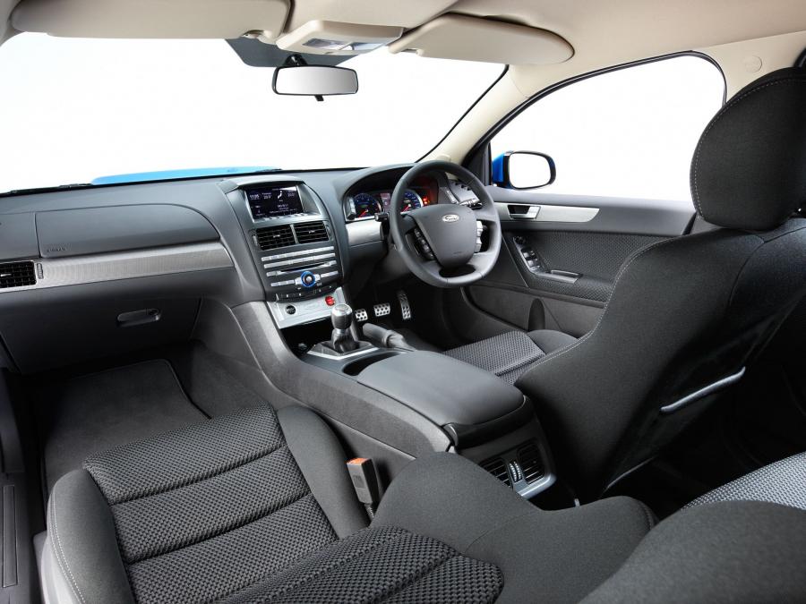 Интерьер FPV GS 2010 года  (фото 7 из 7)